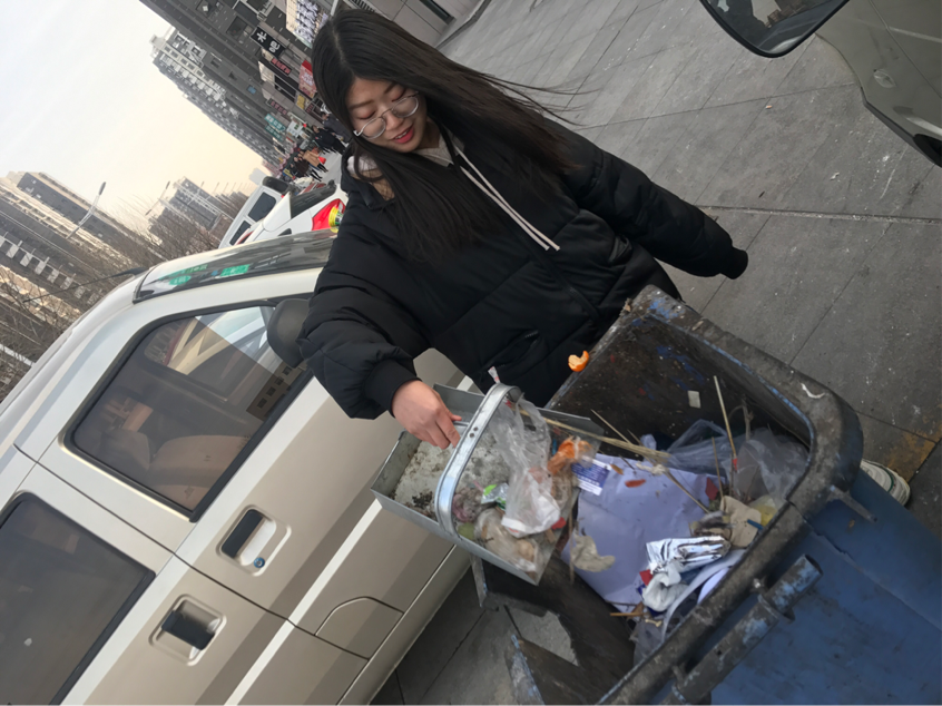 党员老师带领学生入党积极分子开展志愿服务传承雷锋精神